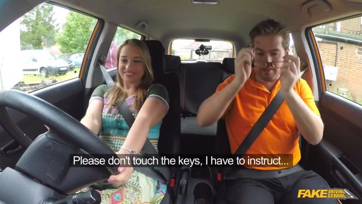 İlk ders sonrası folloş amcığını direksiyon başında kökledim